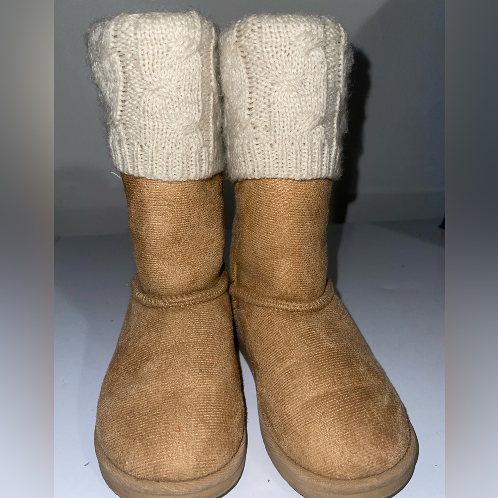 ✅Girl boots size 11 with quilted top